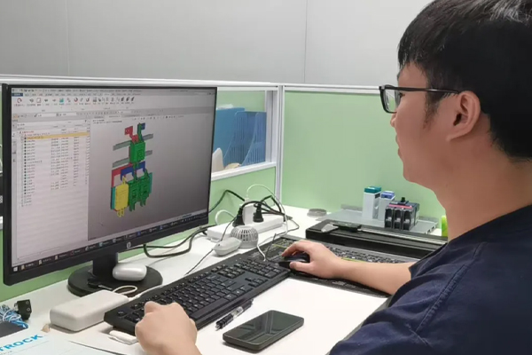 科士达员工应用中望软件办公